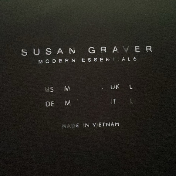 NWT Susan Graver Modern Essentials Regular Liquid
Knit Tunic - Picture 4 of 8